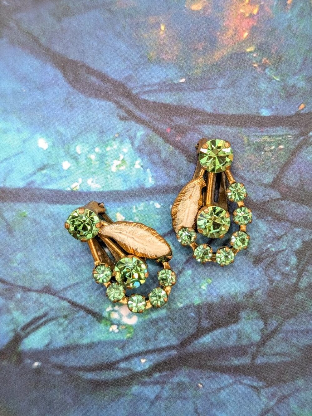 Vintage 1940's stamped Austria Green Crystal Rhinestone Flower Clip-on Earrings